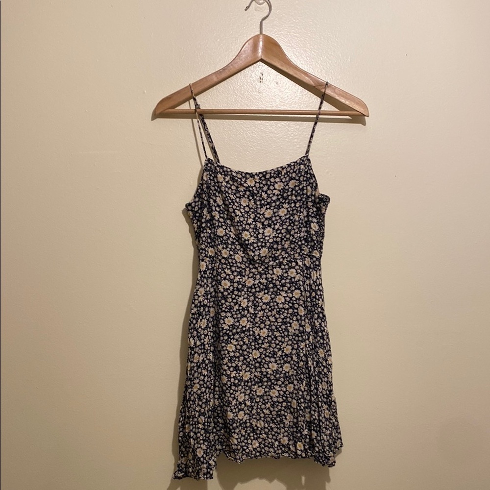 Dress Forum Los Angeles Navy Floral Mini Dress. Size S